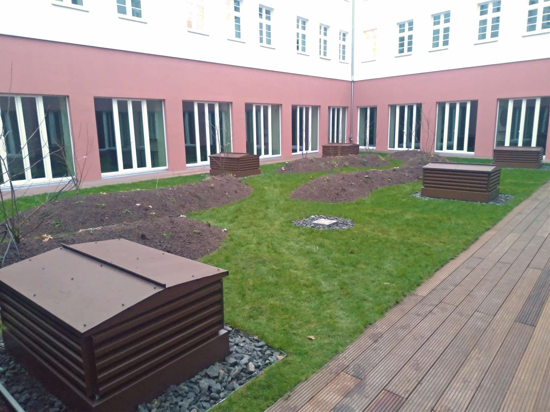 Lüftung für Tiefgarage aus beschichteten Reinzink