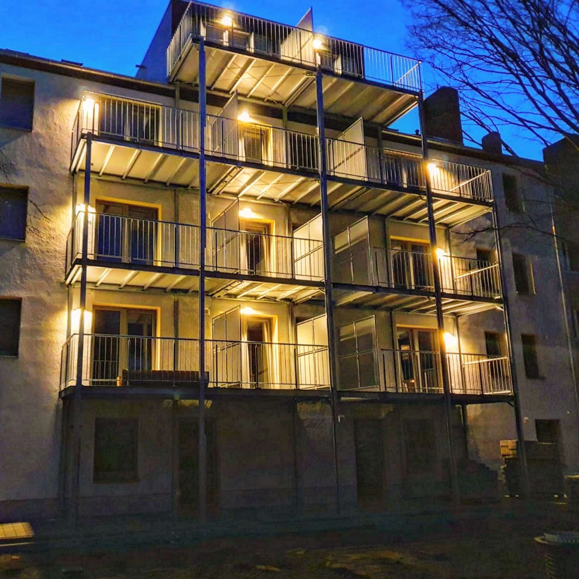 Mehrfamilienhaus mit Balkonanlage